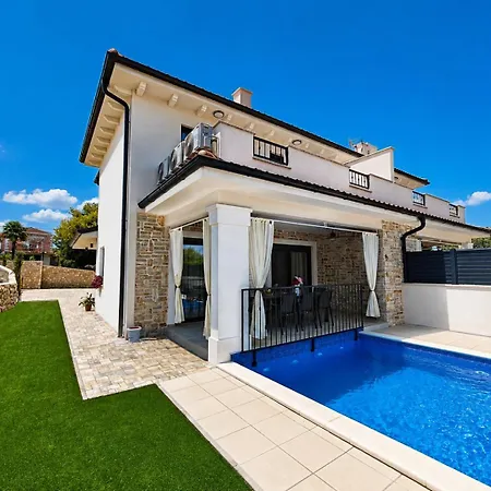 Dijana With Pool - Sol Tours Villa Kras