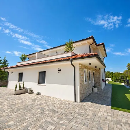 Dijana With Pool - Sol Tours Villa Kras