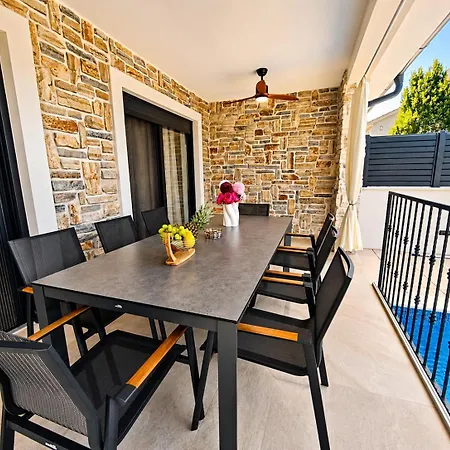 Villa Dijana With Pool - Sol Tours Kras